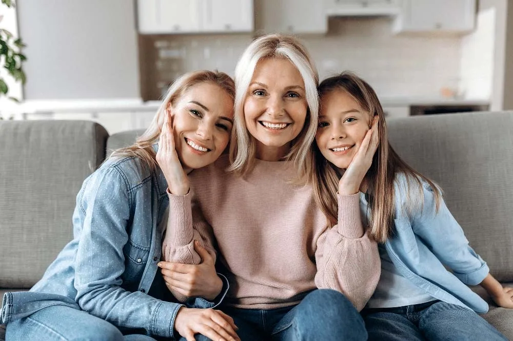 Paciente sonriente relacionado con Limpieza y Prevención en Crowley Dental